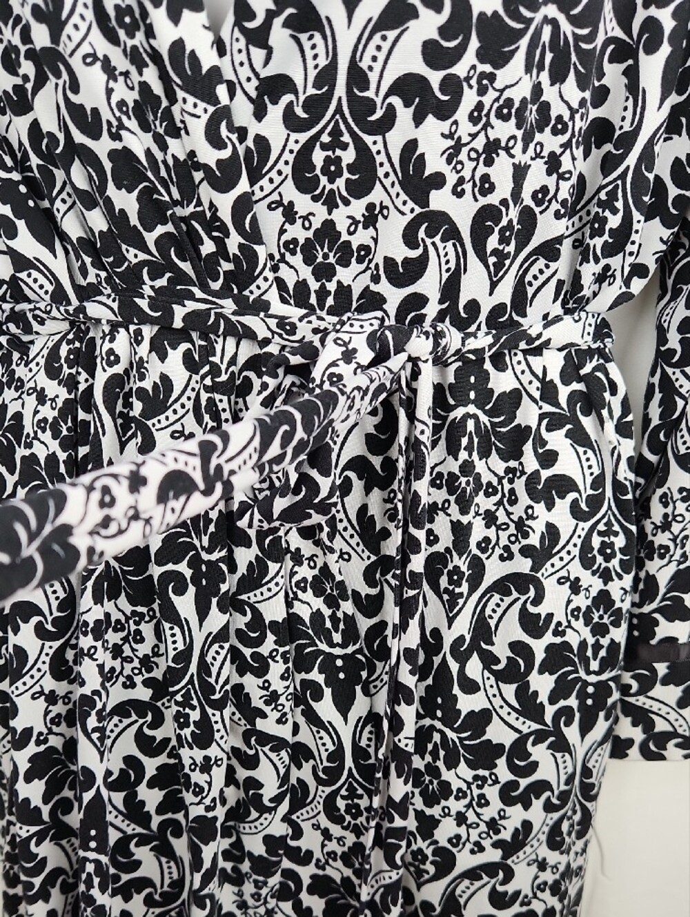 Linea Donatella Black and White Printed Wrap Robe - Picture 7 of 11